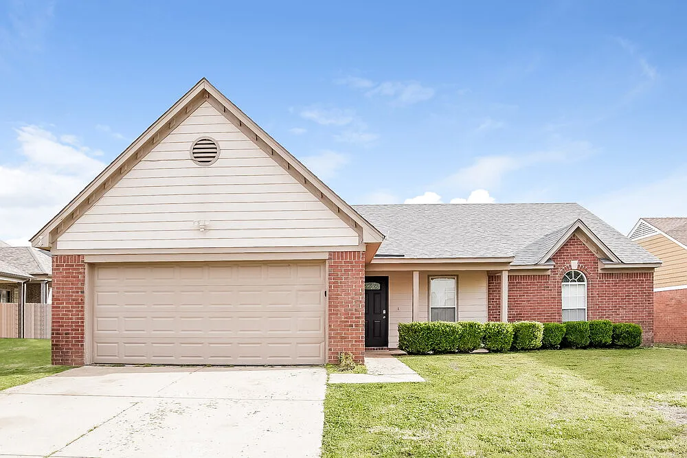 3 bed, 2.0 bath, 1545 sqft, $2,690 — Photo 1