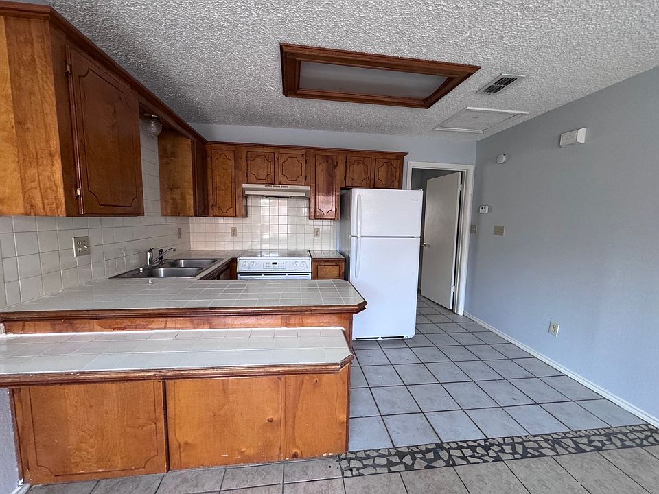 2nd image of 2714 E Mile 4 Rd Unit 52