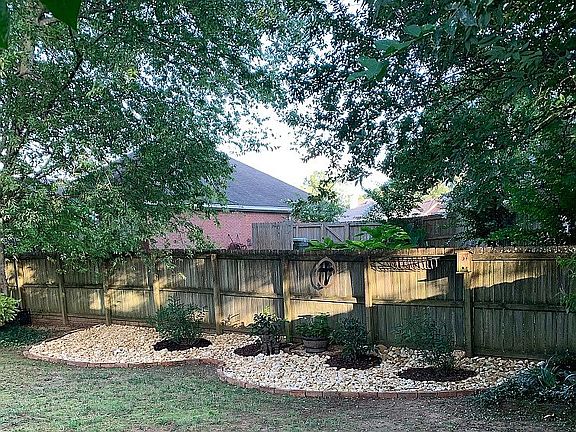 4th image of 142 Hillabee Ct