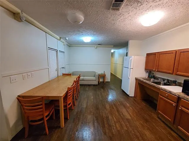3 bed, 2.0 bath, 896 sqft, $1,500 — Photo 4