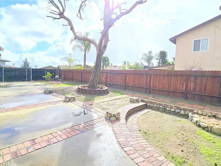 1368 N Balboa Ave — Photo 14