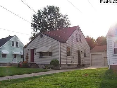 107 Iroquois St photo 1