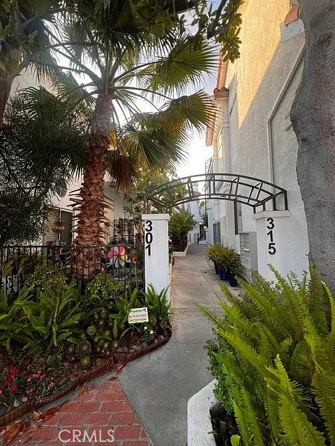 2 bed, 2.5 bath, 1574 sqft, $4,950 — Photo 4