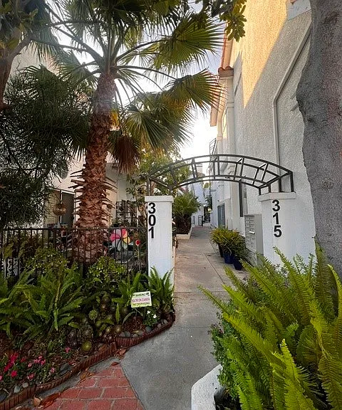 301 Diamond St #B — Photo 4