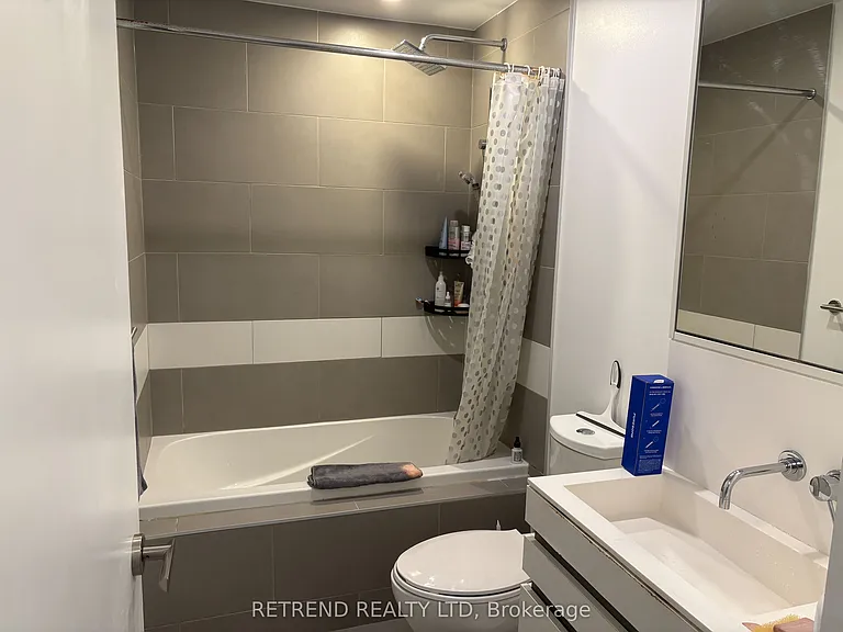 197 Yonge St #4704 — Photo 32