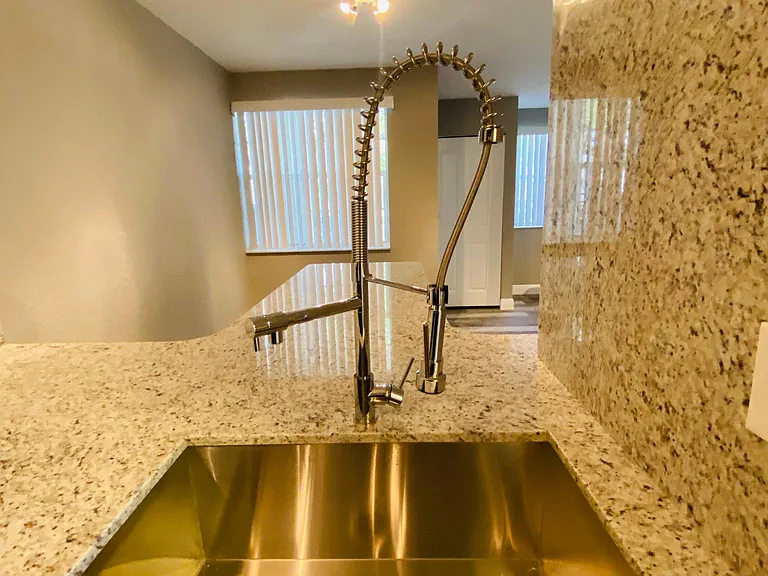 2831 N Oakland Forest Dr — Photo 10
