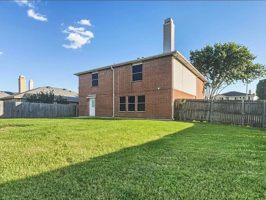 4 bed, 2.5 bath, 3211 sqft, $2,860 — Photo 3