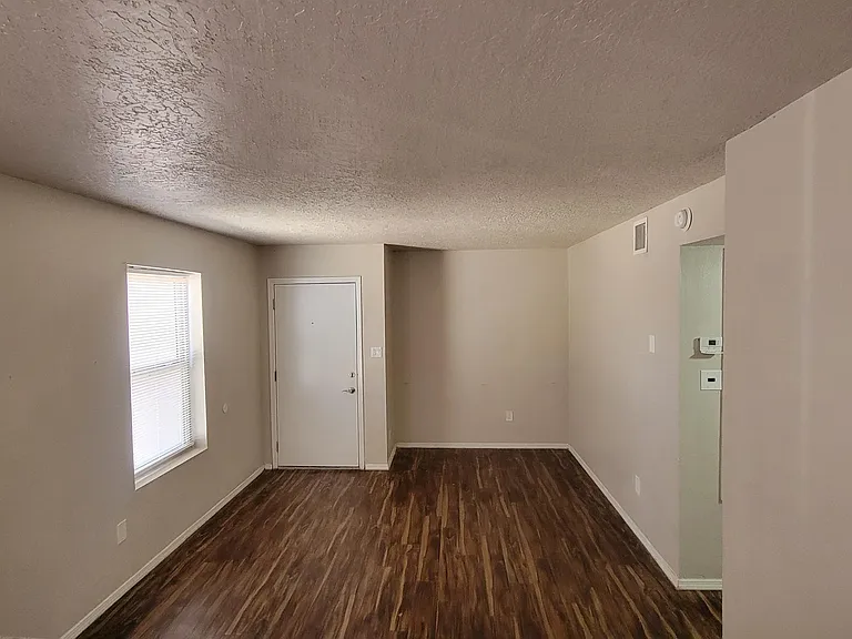 Beautiful 2 Bedroom Casita w/ Yard in Gated NE Heights Compound — Photo 30