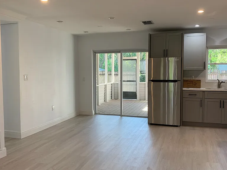 183 E Grand Bend Ave — Photo 32