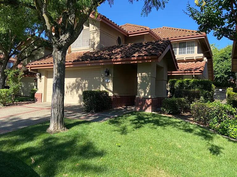 104 Lost Lake Ct — Photo 3