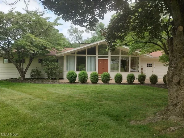 2147 Fulton Dr, Coshocton, OH 43812