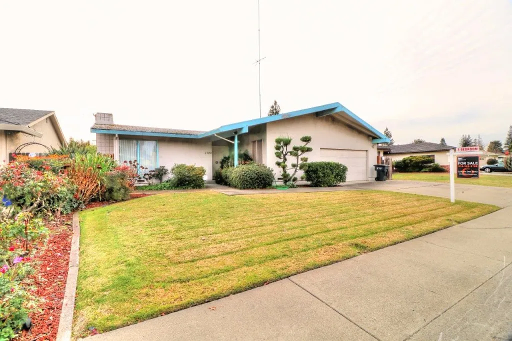 1100 Glen Holly Way photo 1