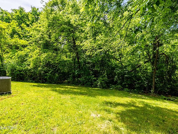 5th image of 411 Landau Dr