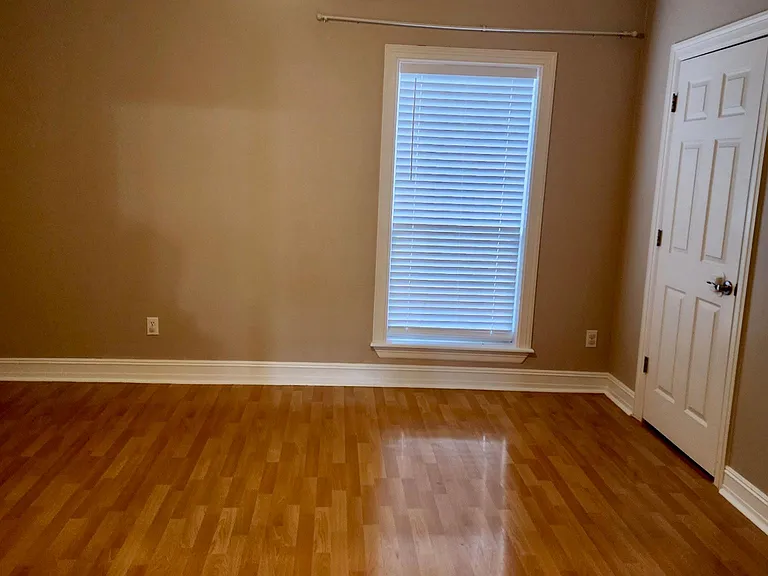 318 Oxford Ct — Photo 7