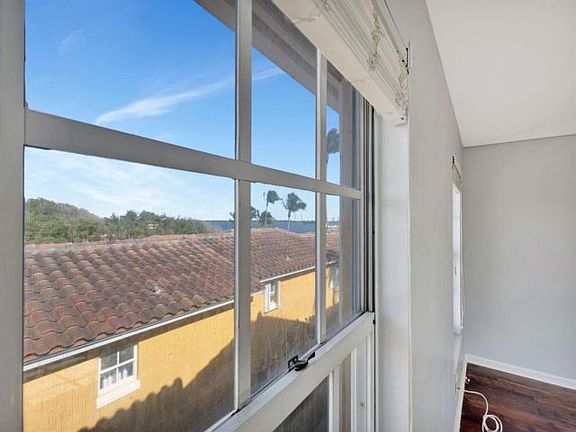 5th image of 1060 Lake Shore Dr APT 204