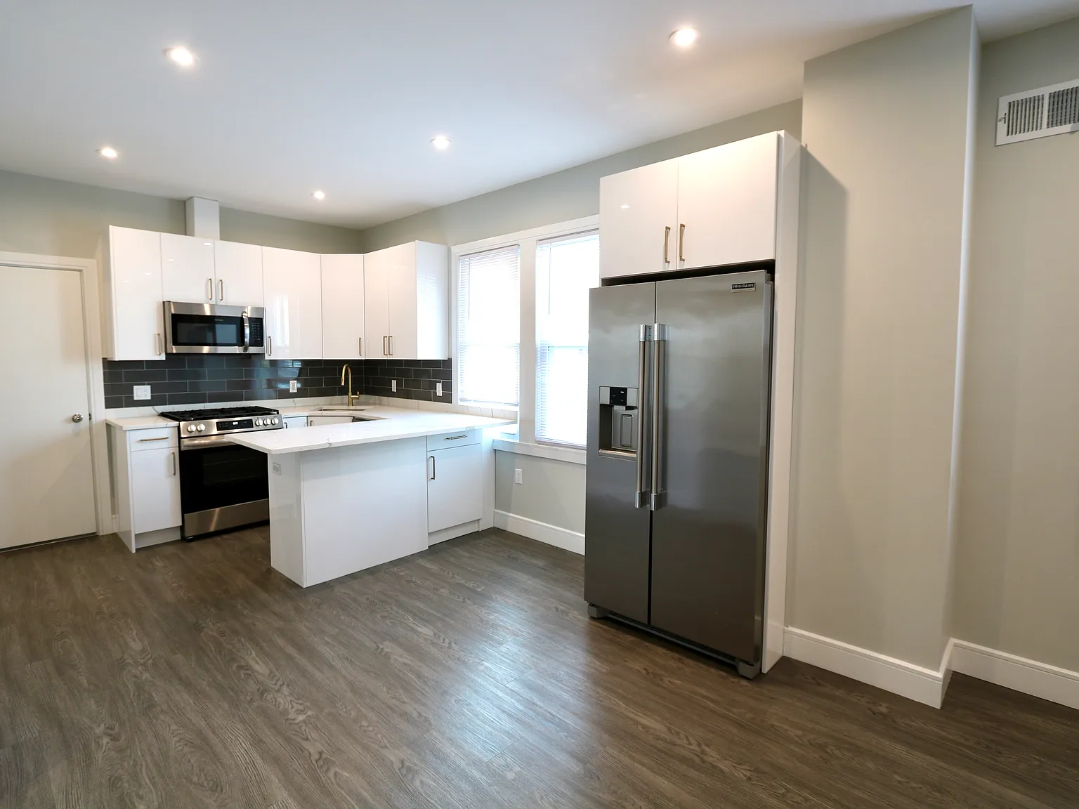 59 Locust Ave — Photo 3