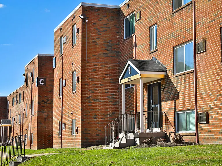 Laura Lane Apartments — Photo 35