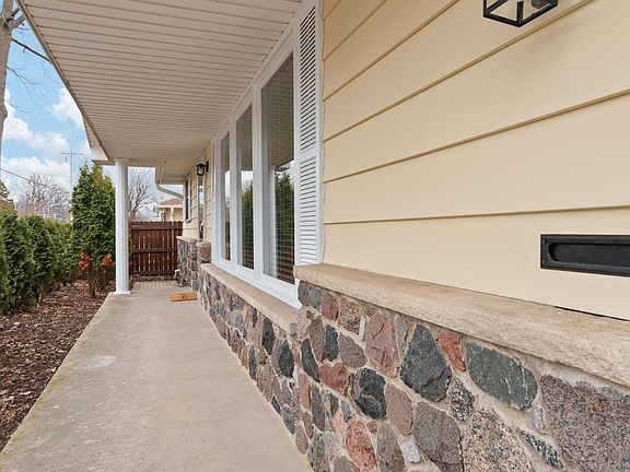 4th image of 1443 E Calumet St