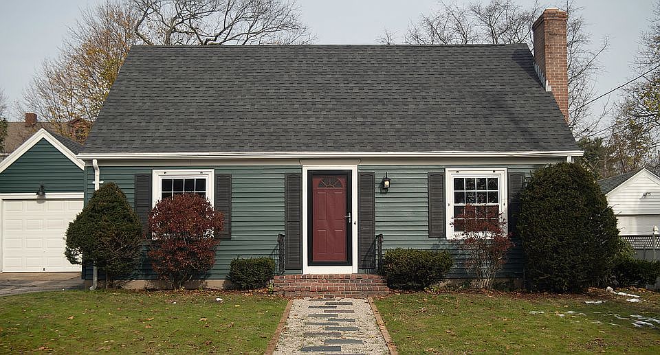 1st image of 61 Parkway Ave