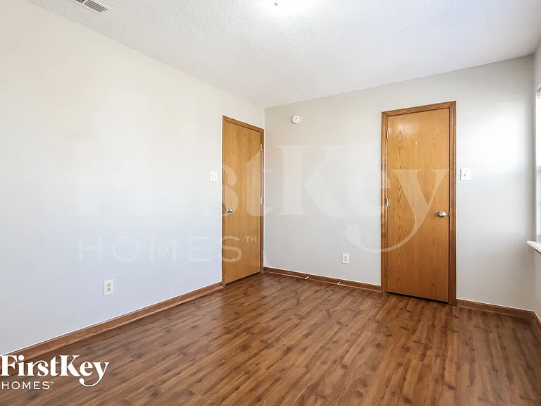 301 Sunbeam Ln — Photo 12