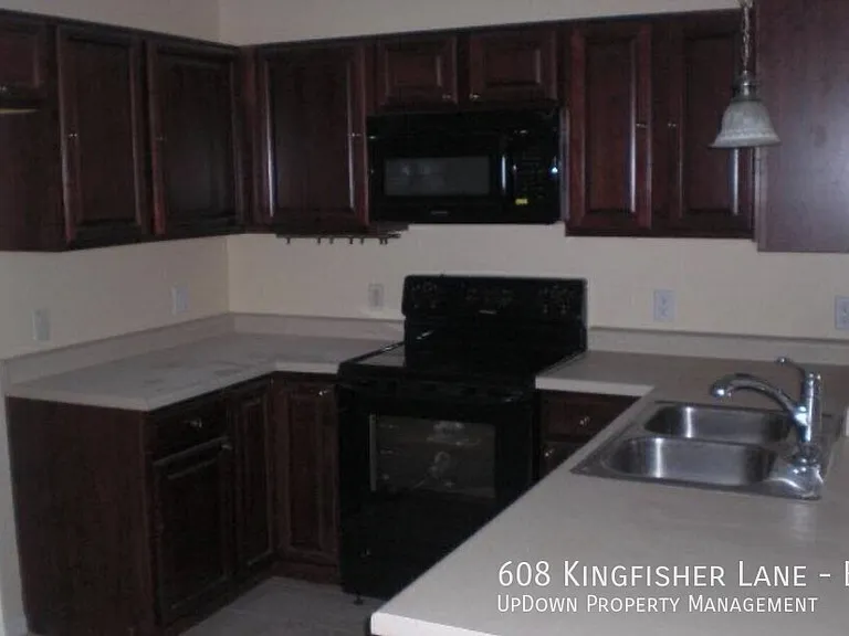 608 Kingfisher Ln #E — Photo 2