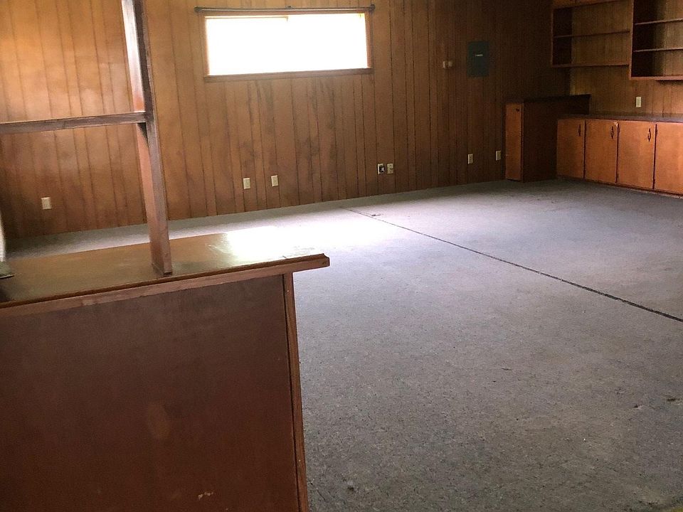 2nd image of 807 W Brooke Ave
