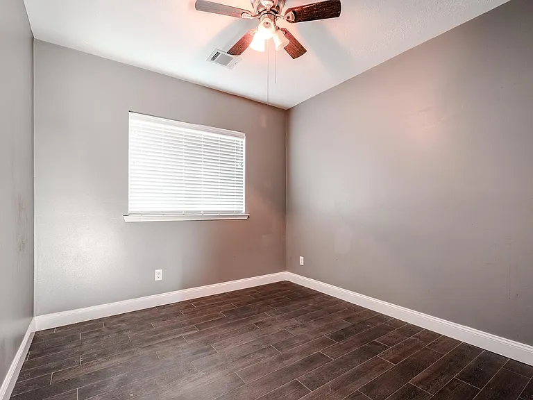 8515 Holly Spring Ln — Photo 20