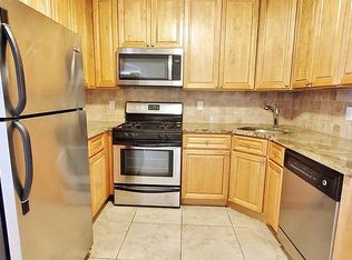24-24 43rd St #3FF, Astoria, NY 11103