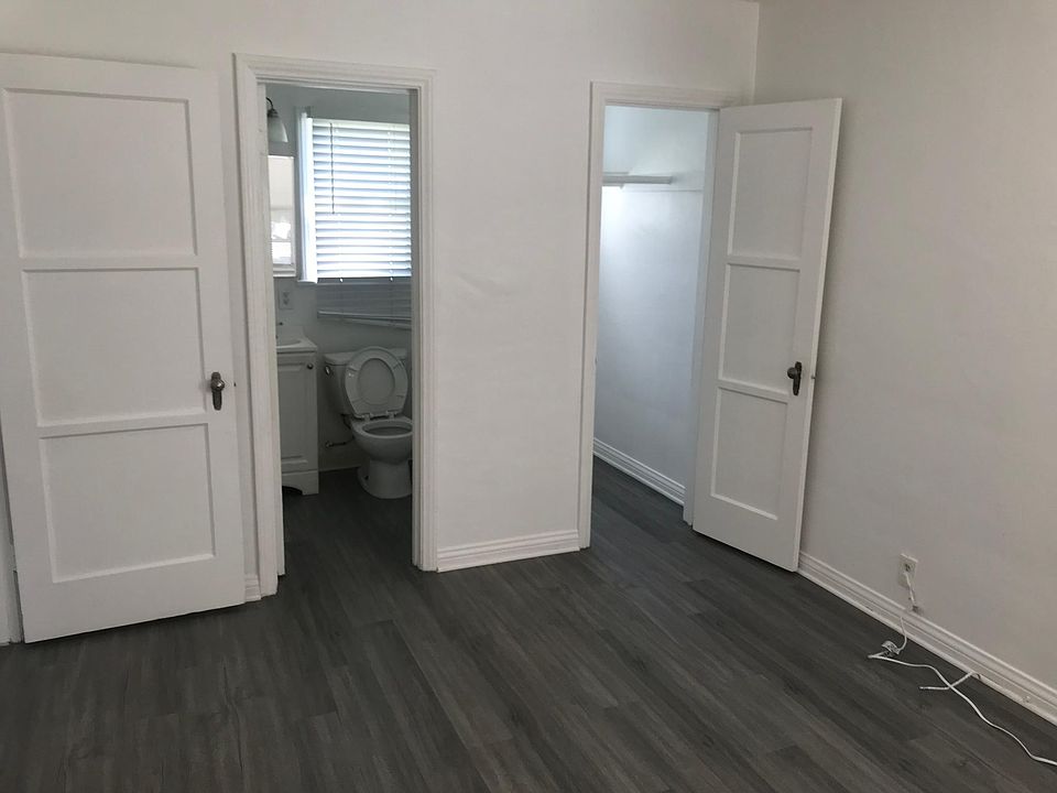 1st image of 1702 W Alameda Ave