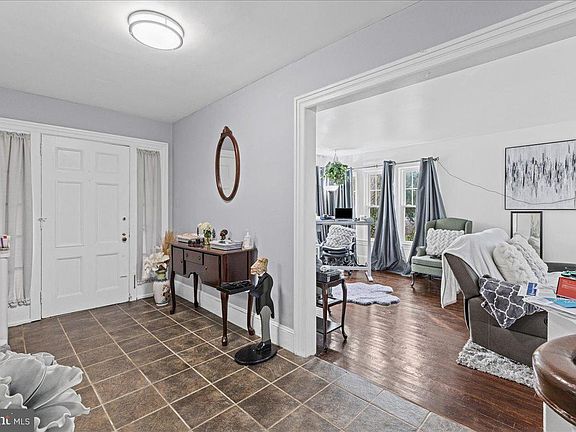 2nd image of 218 Sanhican Dr