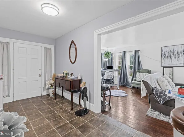 218 Sanhican Dr, Trenton, NJ 08618