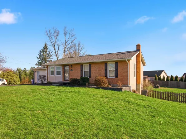 1381 Dow St, Christiansburg, VA 24073