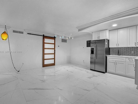 5th image of 3245 Virginia St APT 16