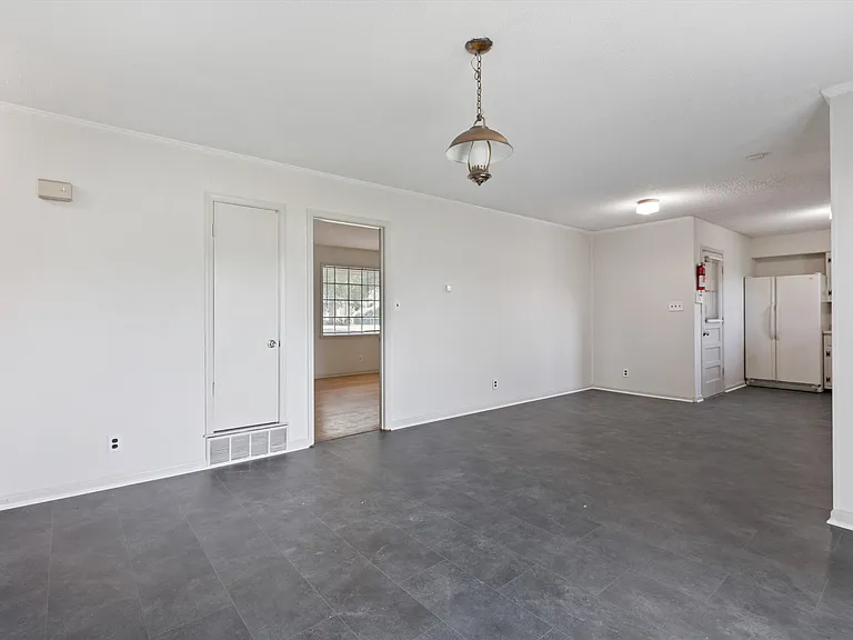 4918 Fairbrook Ave — Photo 7