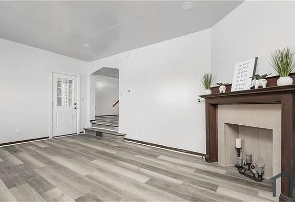 3rd image of 228 E Agnew Ave