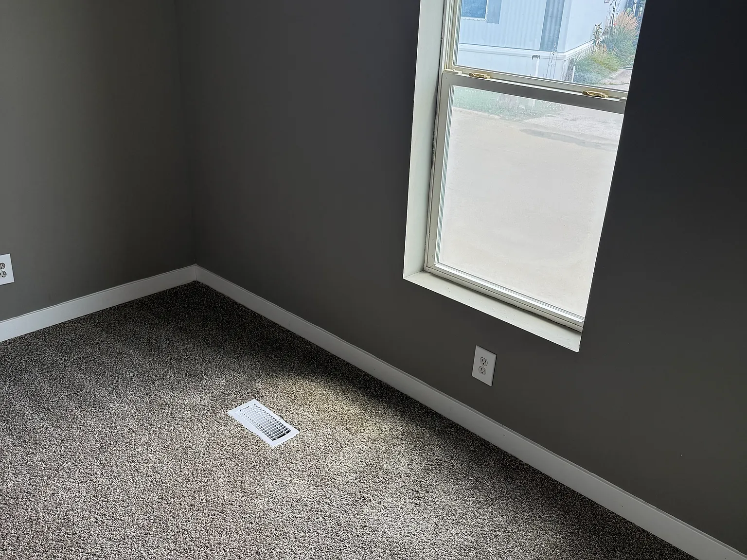 3 bed, 1152 sqft, $1,549 — Photo 4