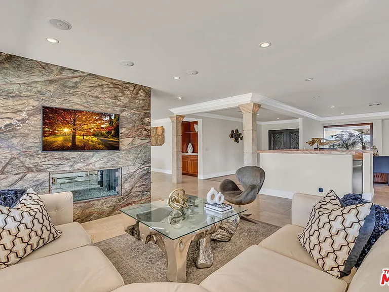 2177 Summitridge Dr — Photo 10