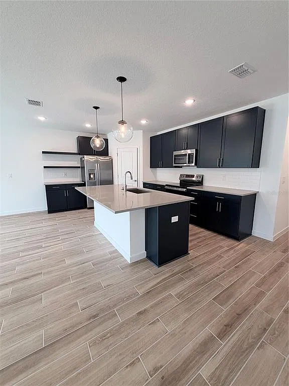 3 bed, 2.0 bath, 1684 sqft, $2,000 — Photo 4