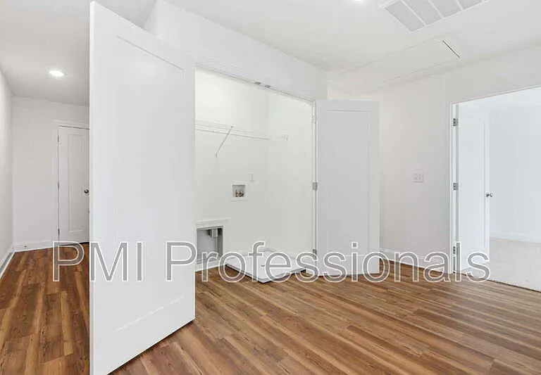 295 Spring St — Photo 23