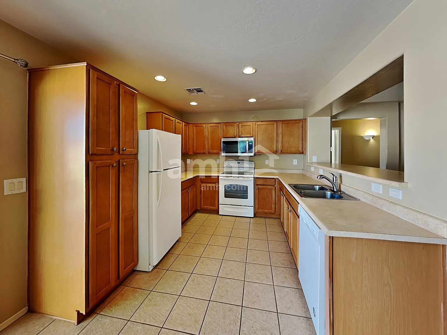4 bed, 2.0 bath, 1460 sqft, $1,800 — Photo 3