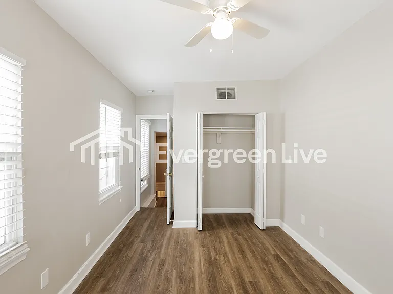 512 S Port St — Photo 13