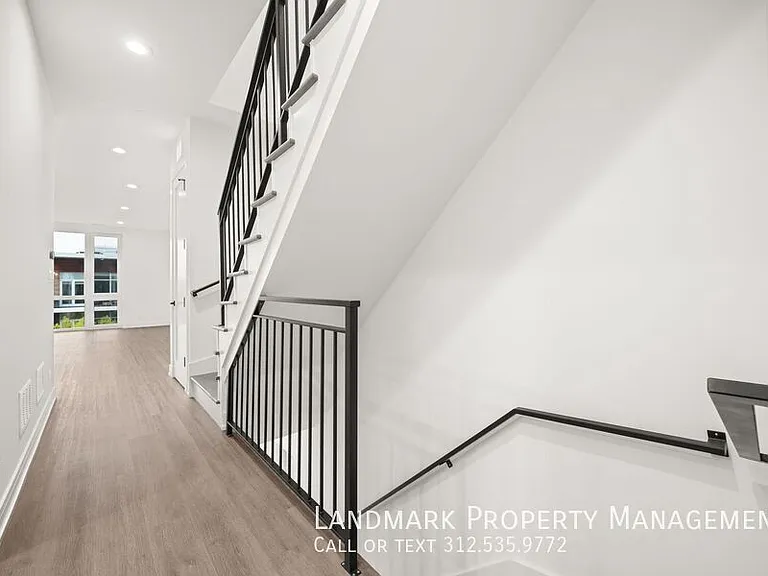 1545 N Artesian Ave #3 — Photo 18