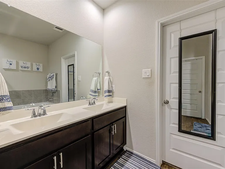 1615 Goose Island Ln — Photo 11