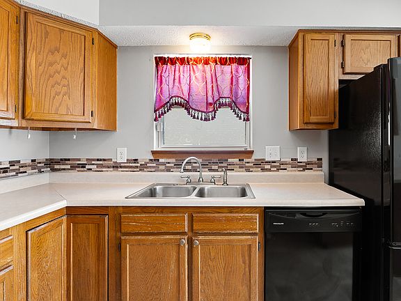 3rd image of 5019 Goldersgreen Dr