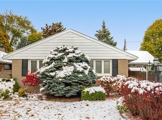 25 Sora Dr, Mississauga, ON L5M 1B3