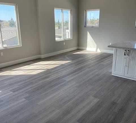 5th image of 2896 Joseph Ave