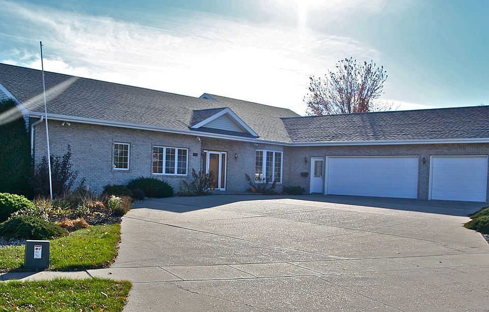 1st image of 207 W Veterans Dr