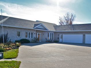 207 W Veterans Dr, Luverne, MN 56156
