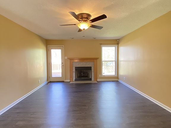 5th image of 793 Leigh Ann Dr