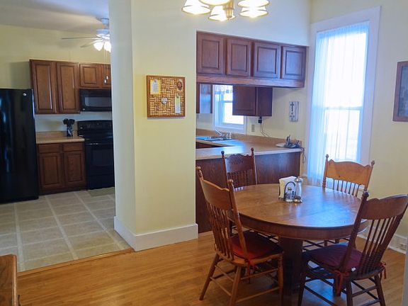 3rd image of 1016 Medina Dr